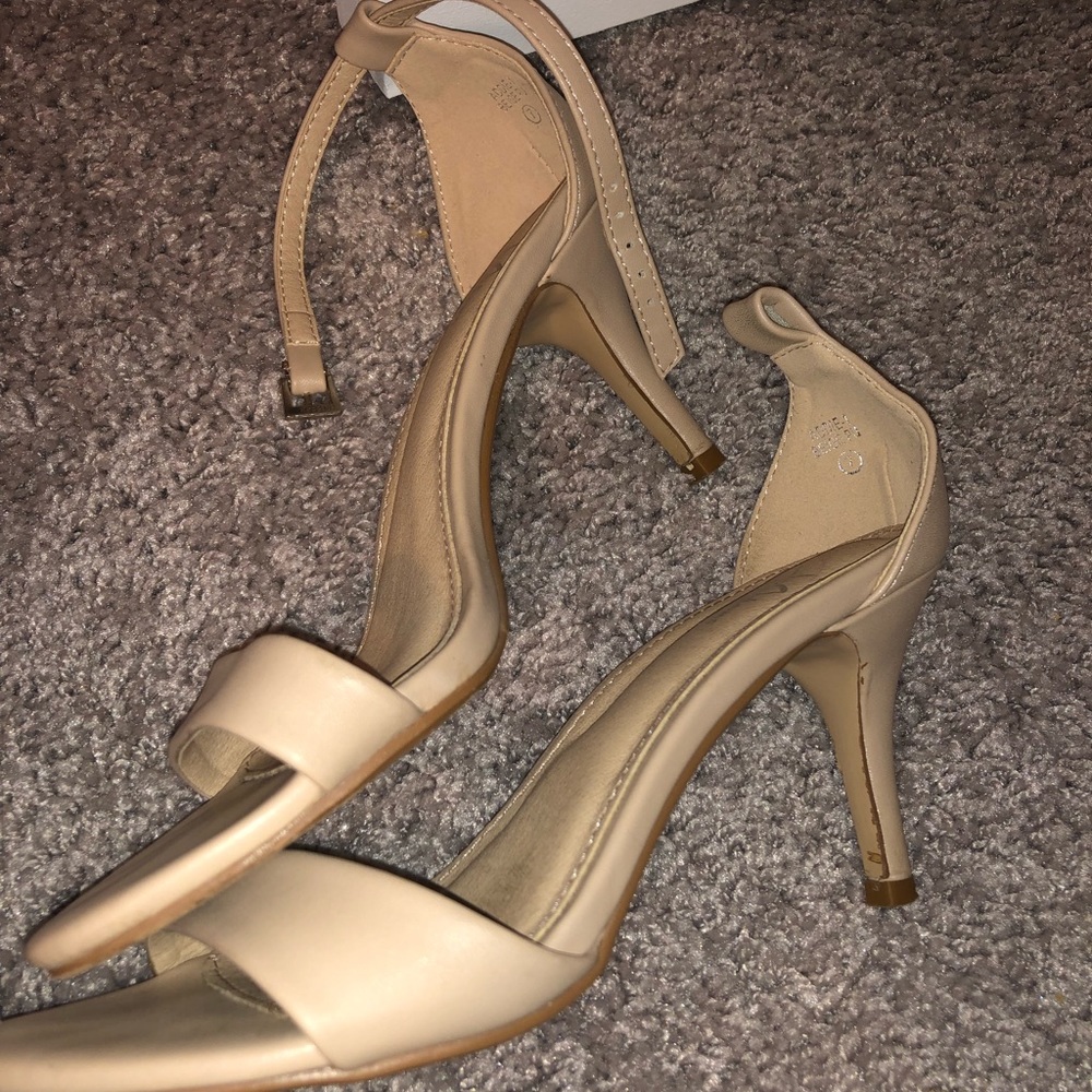 Beige heels